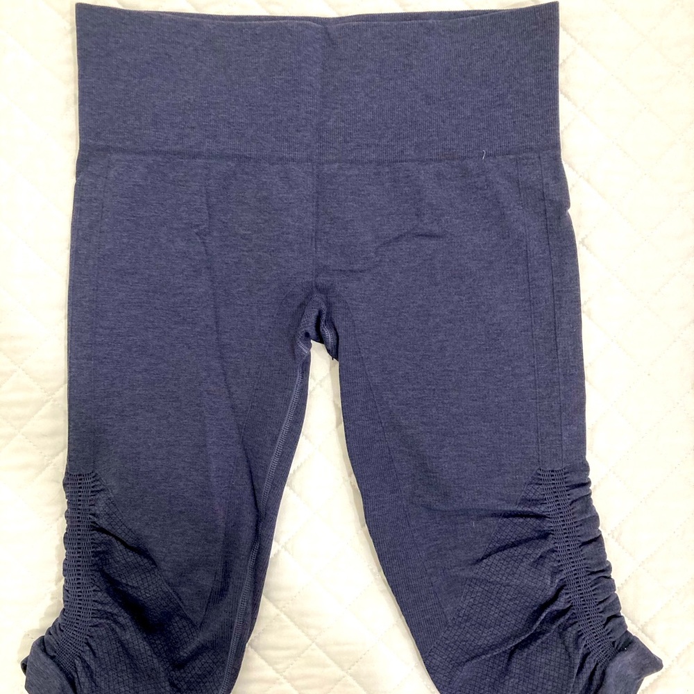 Lulu lemon crop yoga pants size 4-6